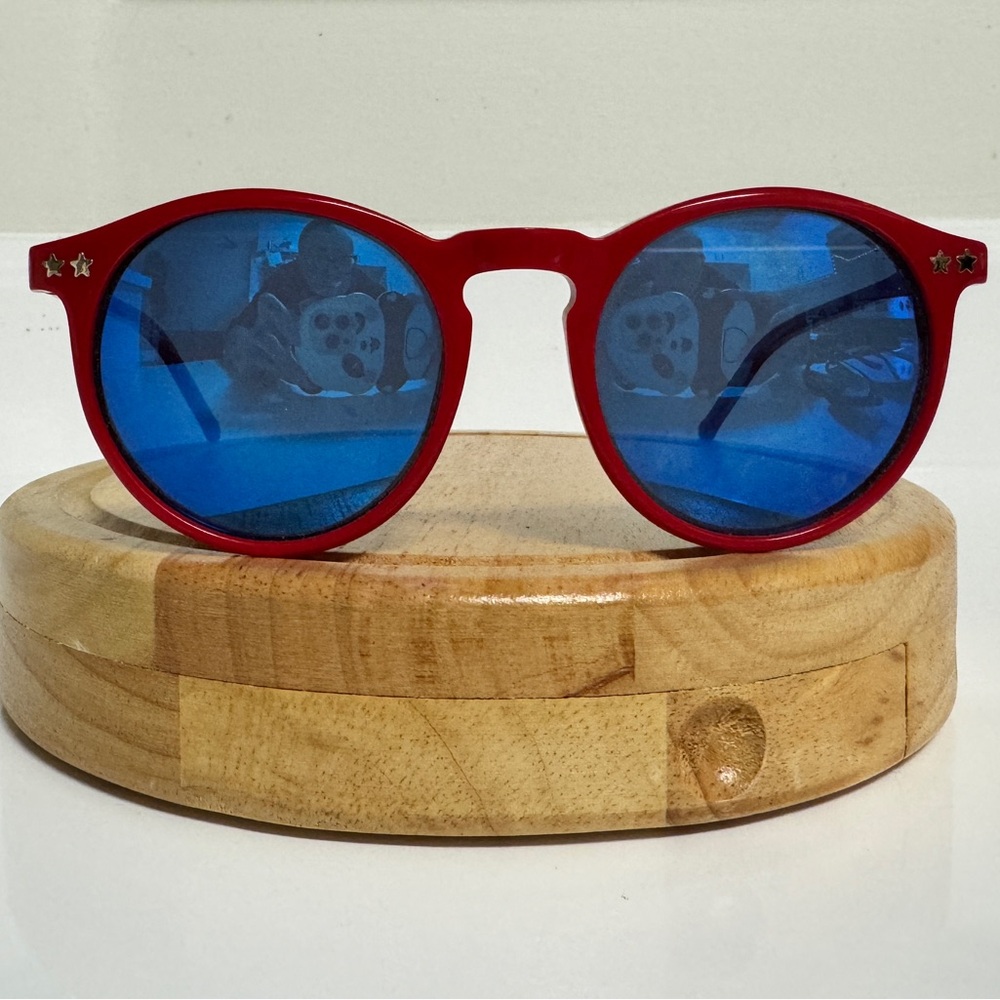Green ans yellow Von Zipper sun glasses.